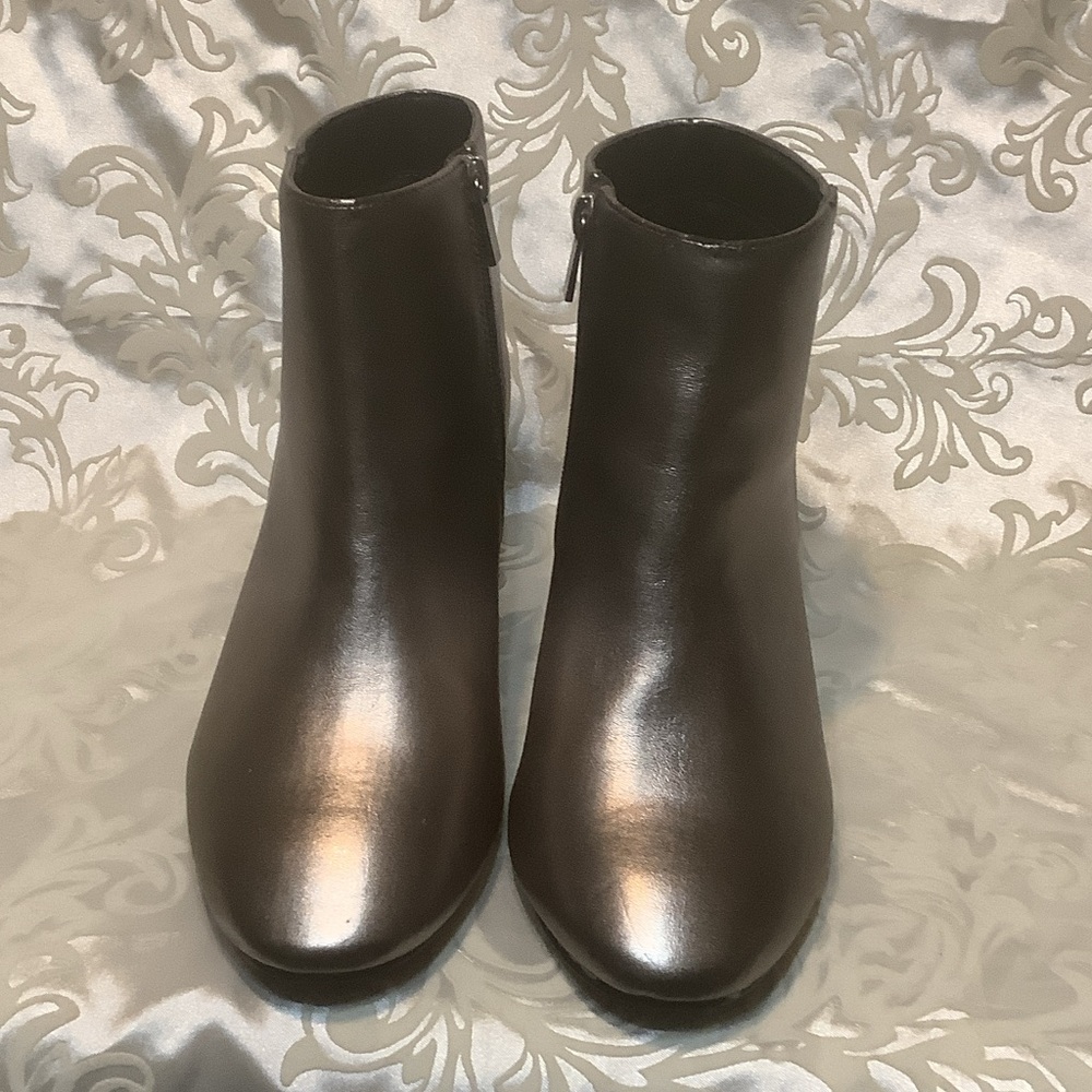 EVANS Women's Silver Ankle Booties with Side Zipper